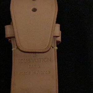 LOUIS VUTTION LUGGAGE TAG, CAN BE USED AS A BRACELET OR ADD TO LV PURSE 👜 OR 🧳